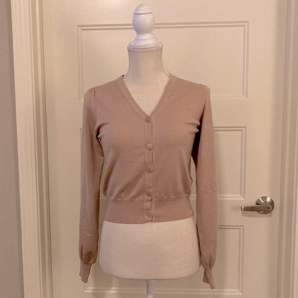 ⭐️NWOT⭐️ [debut] Taupe Button Down Cardigan - M/L - Picture 2 of 4